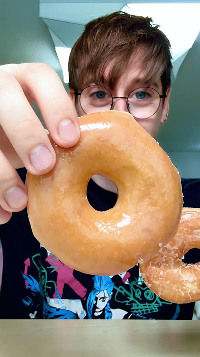 Krispy Kreme vs DUNKIN Donuts Korean Edition!