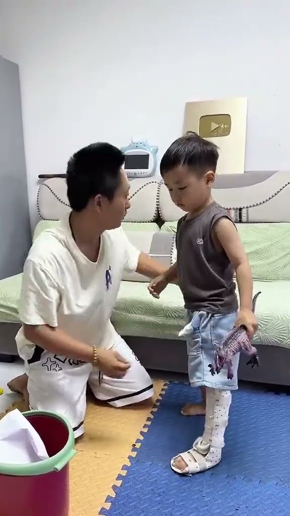 爸爸偷藏私房钱，幸亏儿子眼疾手快！#funny#Cute#呆萌小米宝