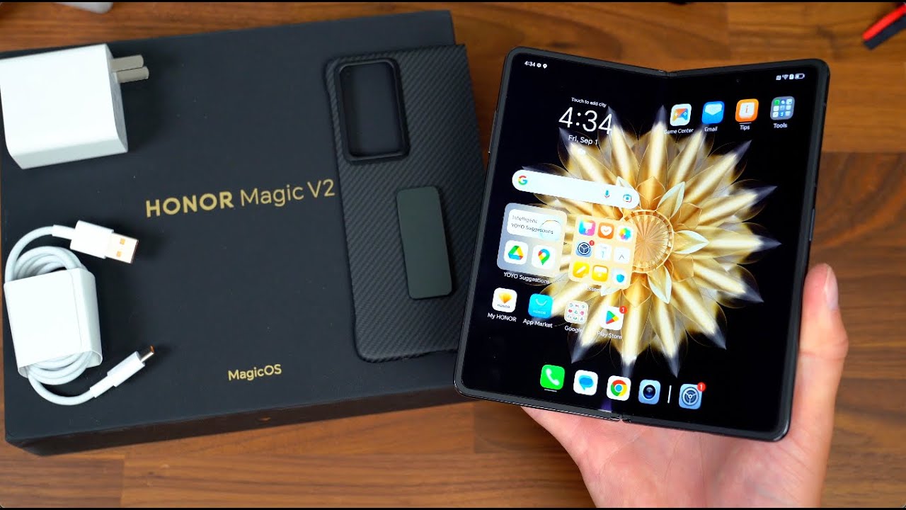 Honor Magic V2 Unboxing and Hands On! 