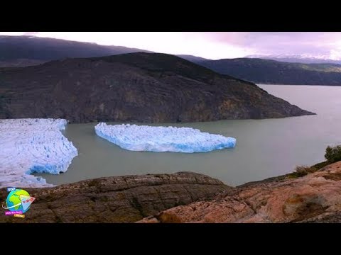 Video: Gunung Es Besar Di Ferryland, Newfoundland Menarik Banyak Orang
