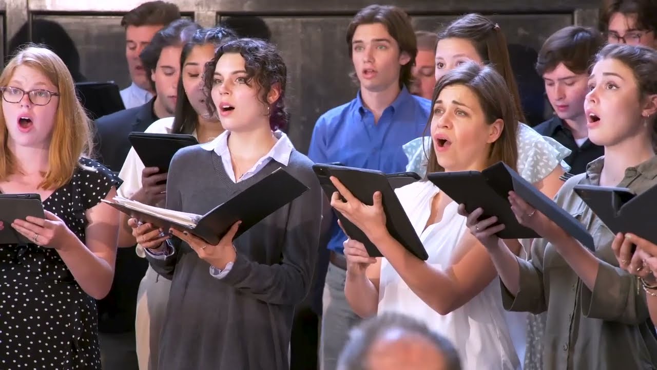 Lay a Garland (Robert Pearsall) with Voces8