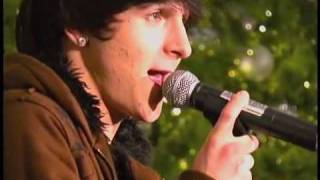 Mitchel Musso performs Shout It live!