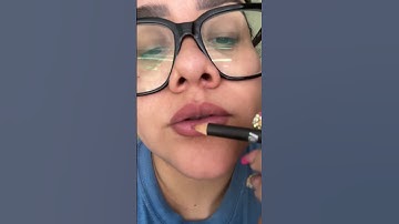 Flawless lipliner precision with #lipliner #liplinercombo #latinalipliner