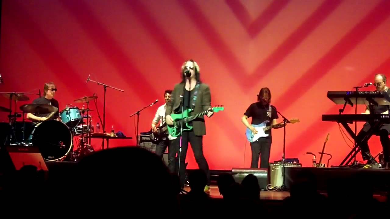 Todd Rundgren — Drive - YouTube