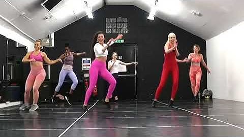 Samba de Rainha _ Brazilian Samba Class _ the one with “Suingue de Samba”