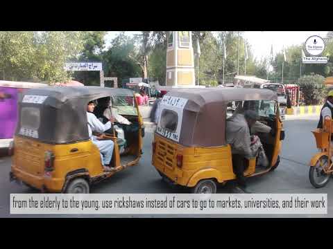 ریکشا مثل زنبور های عسل در شهر جلال آباد زیاد بوده و برای استفاده عموم نیز میباشد