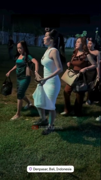 SELAMAT DATANG DI BACKSTAGE LIVE BALI #omadella #backstage #shortvideo