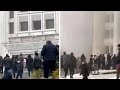 Протестующие подожгли здание администрации Алматы