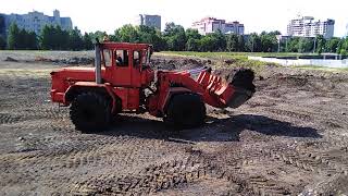 Kirovets K-702M loader