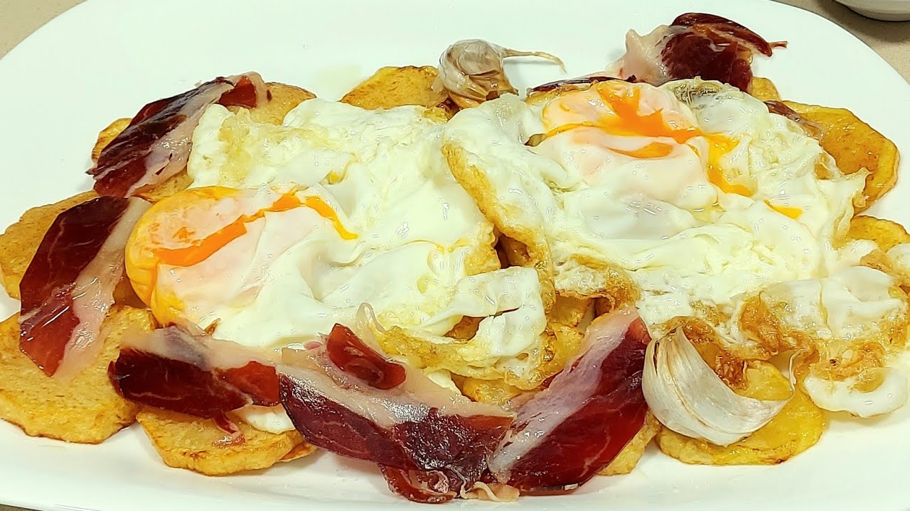 🍳 HUEVOS ROTOS CON PATATAS Y JAMÓN AL AJILLO 🧄 // BEATRIZ COCINA