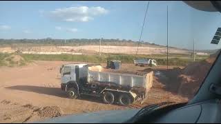 -280 O N S T E L L A T O N Puxando Pedregulho De Uma Mineradora