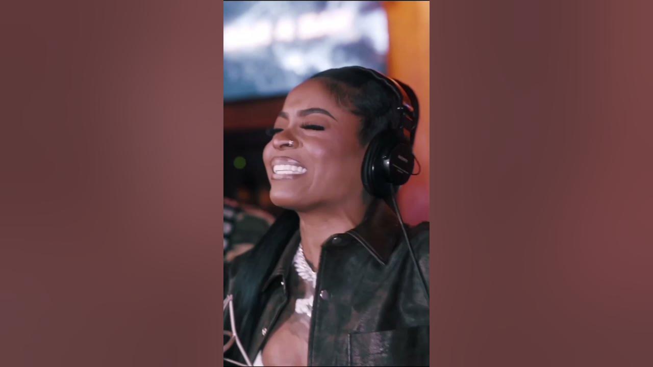 TINA (Hoodcelebrityy) - Hurt Inside | Live with Bar4Bar.TV