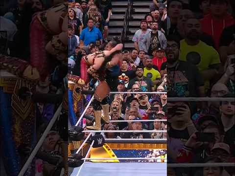 UNBELIEVABLE strength from Bianca Belair! 💪 #WrestleMania