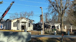 Blaze destroys funeral home in Fairburn
