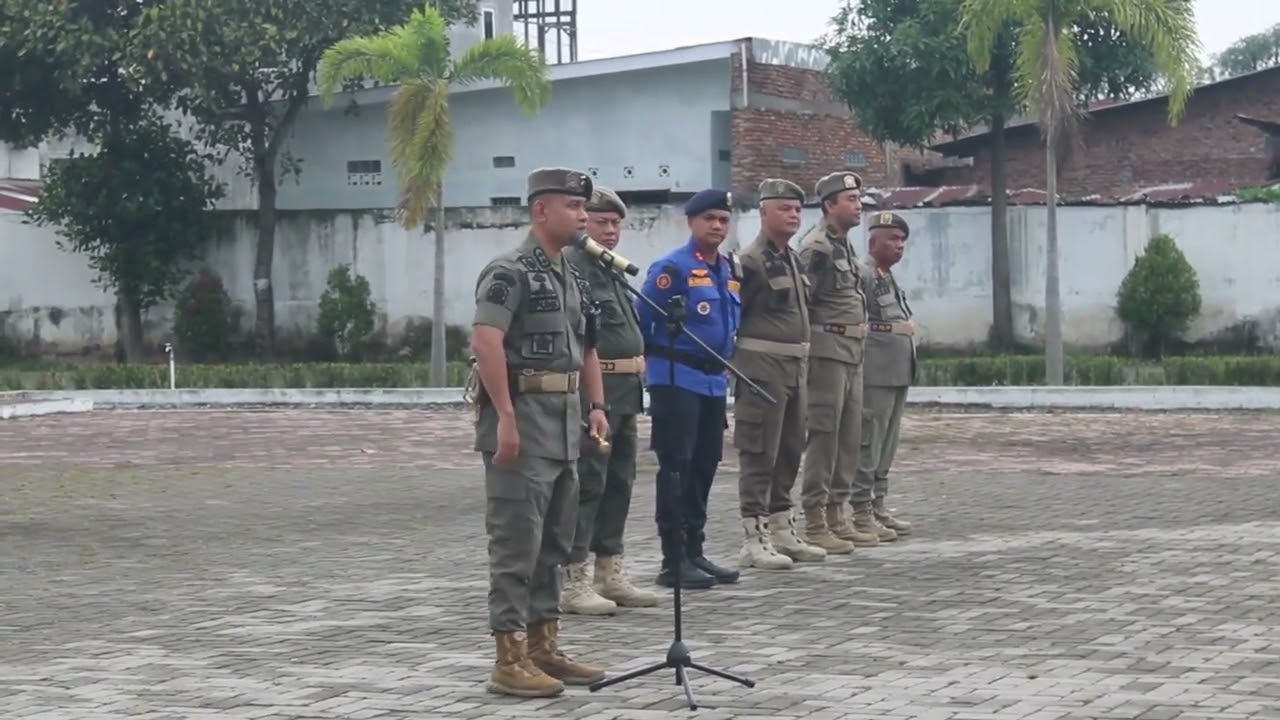 Rutinitas apel pagi di Halaman Kantor Satpol PP Provinsi Sumatera Utara (31/7/2023)