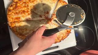 KitchenAid Classic Pizza Wheel with Sharp Blade For Cutting Through Crusts, Pies and More Review