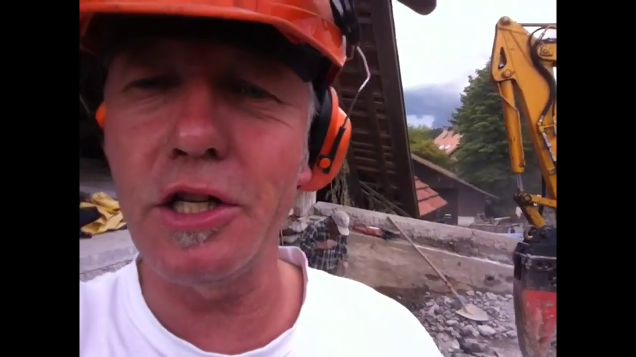 4.5t Bagger mit Abbauhammer, Video von 2011