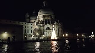 see beauty of Venice by boat