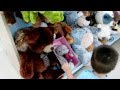 Download Малыш в восторге от мягких игрушек в магазине Малыш в восторге от мягких игрушек в магазине
