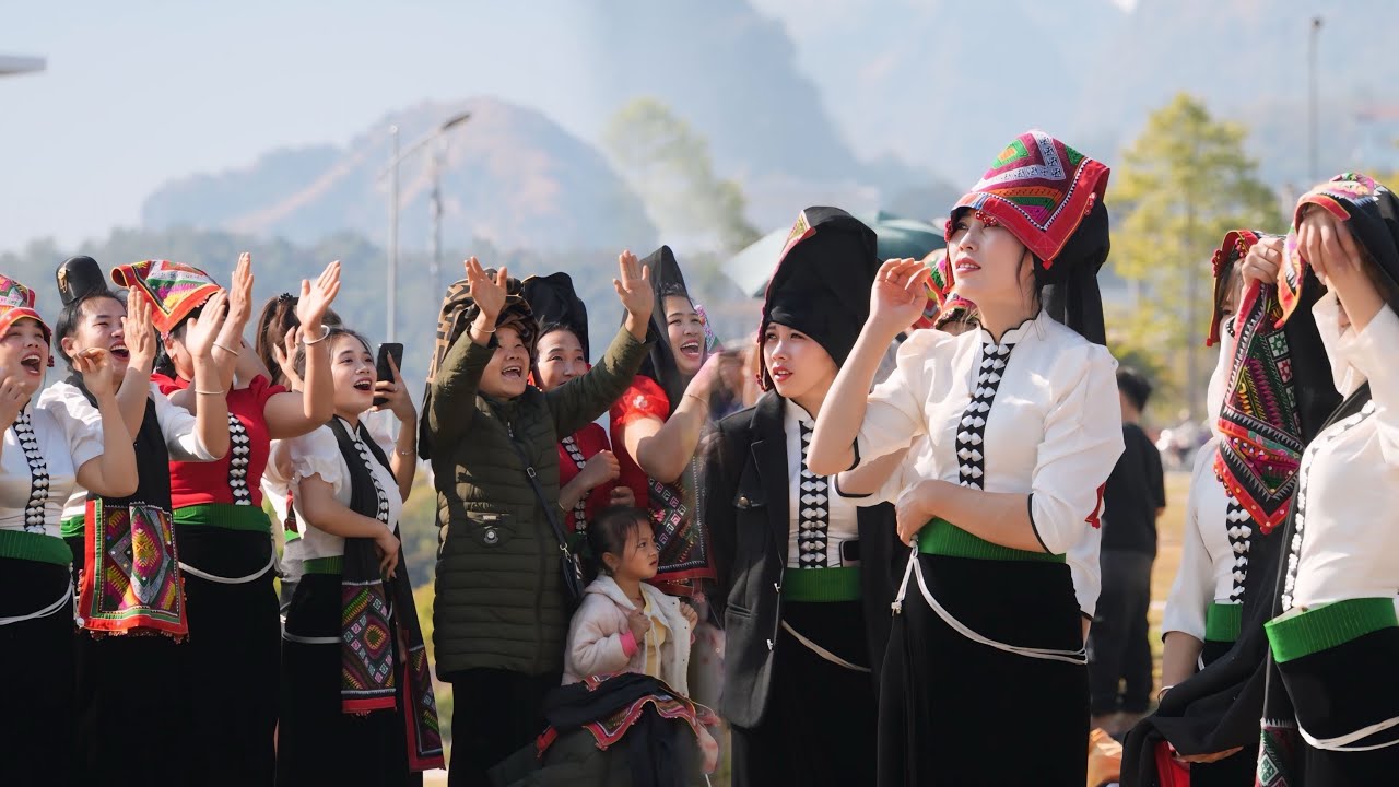 Vui Xuân 2025 Quảng Trường Tây Bắc “ Vòng Xoè Sáng Tạo Vui Xuân Cùng Các Cô Gái Bản Tây Bắc