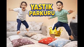 SALONDA MACERA BAŞLADI! 🏃‍♀️ Yastık Parkuru Challenge!