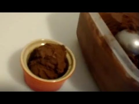 Vídeo: Como Fazer Sorvete De Chocolate Italiano