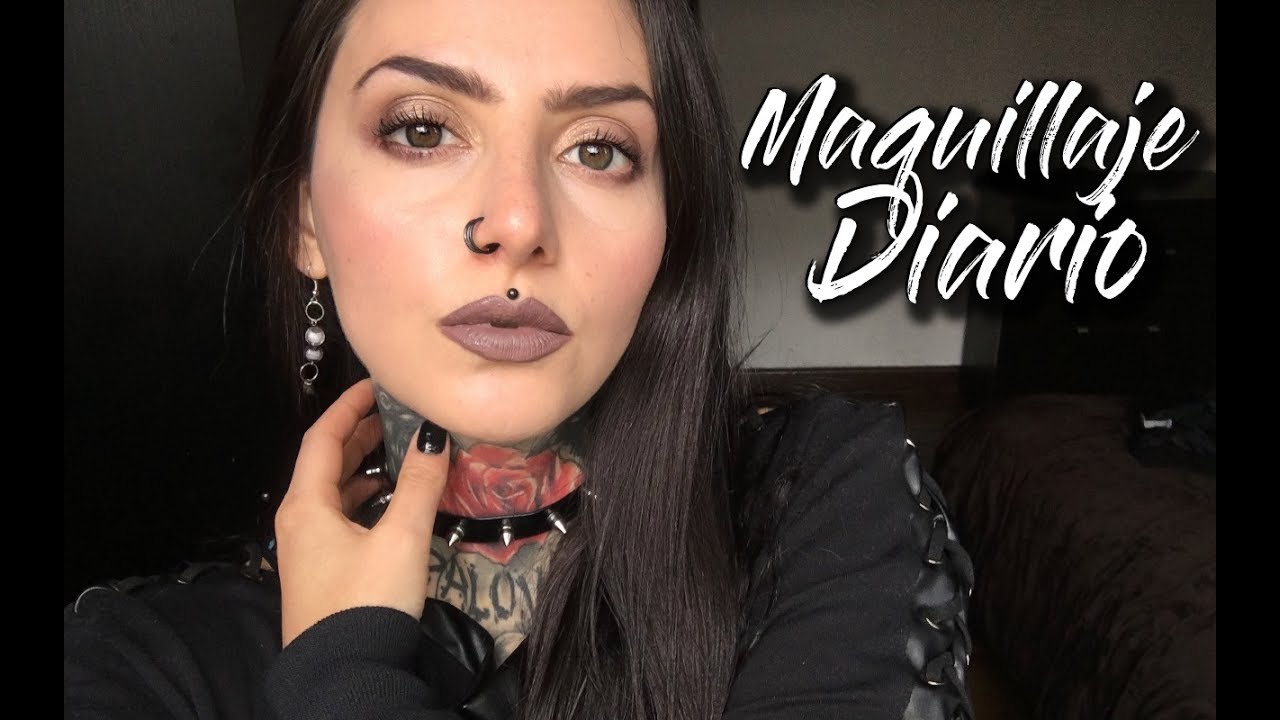 MAQUILLAJE DIARIO CON UN TOQUE OSCURO