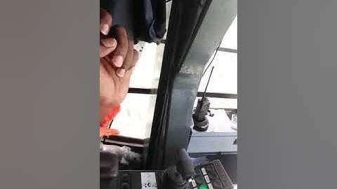 Cómo operar una grúa torre.