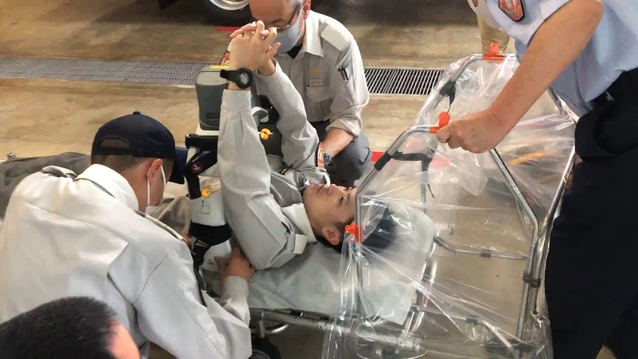 救急車内の感染防止対策 折りたたみ式 ストレッチャー用エアロゾルカバーフレーム を開発 株式会社キュリオのプレスリリース 救急車内の感染防止対策 折りたたみ式 ストレッチャー用エアロゾルカバーフレーム を開発 株式会社キュリオのプレスリリース