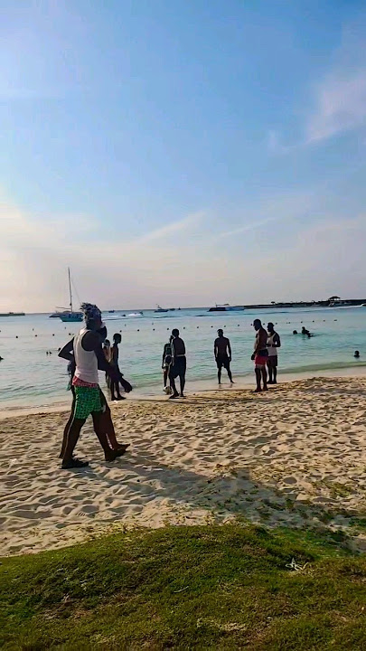 A gorgeous and hot day at Ocho Rios Bay Beach, aka Ochi🤩 #travel #jamaica 🇯🇲