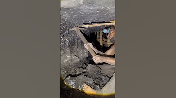 MINNIG COAL WITH LIMITED TOOLS, IS IT POSSSIBLE? #shorts #shortsfeed #minecraft  #minecraftshorts