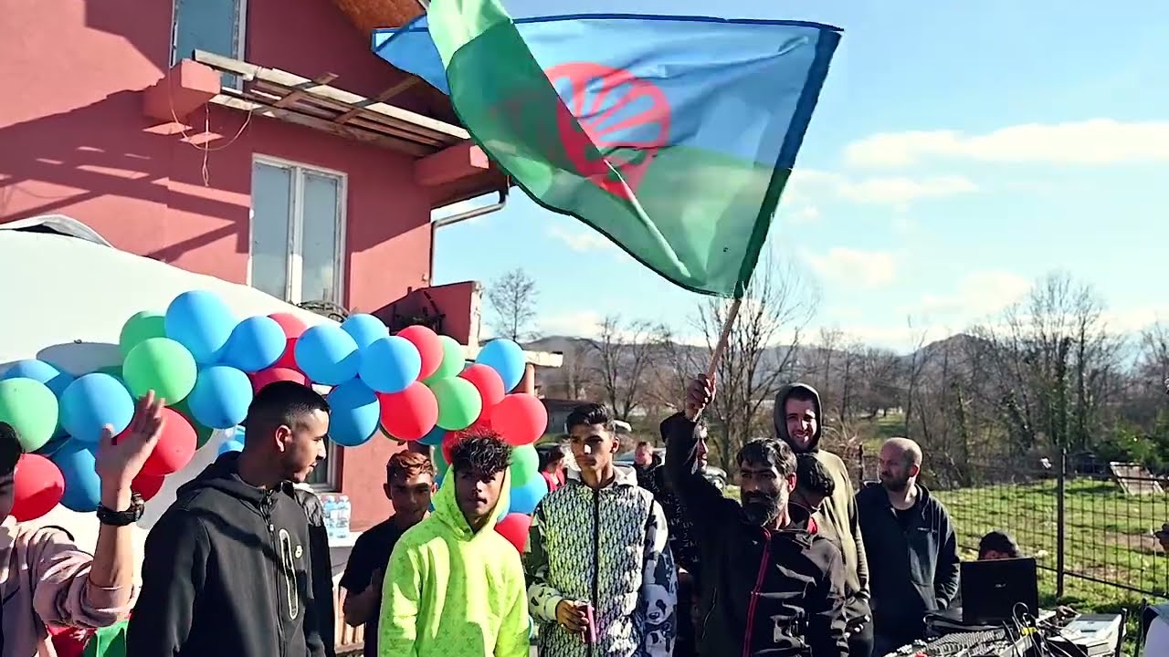 Svoji na svome,  legalizacija