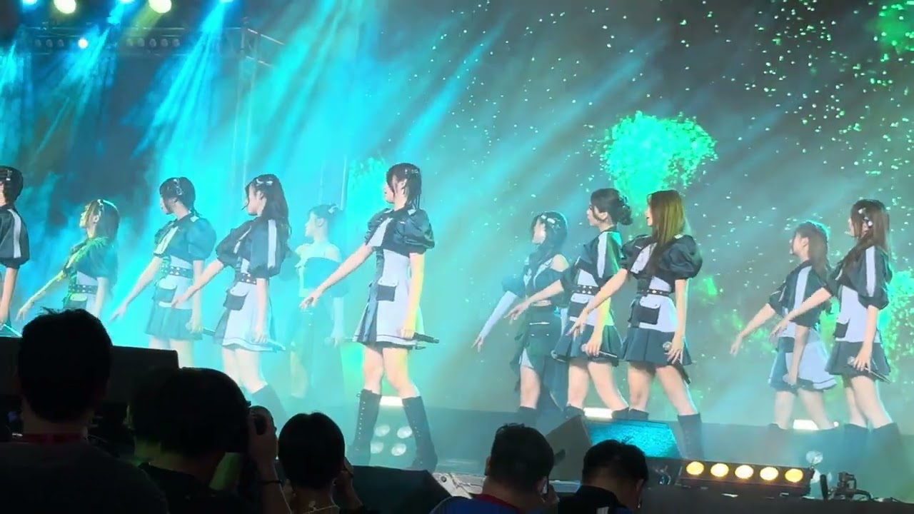 250209 BNK48 - Green Flash @ Kaze Stage - Japan Expo Thailand 2025