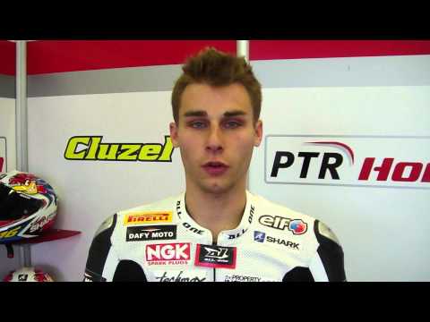 Видео: Superbikes Great Britain 2012: Jules Cluzel Supersport-т гэртээ Сэм Лоусыг хожлоо