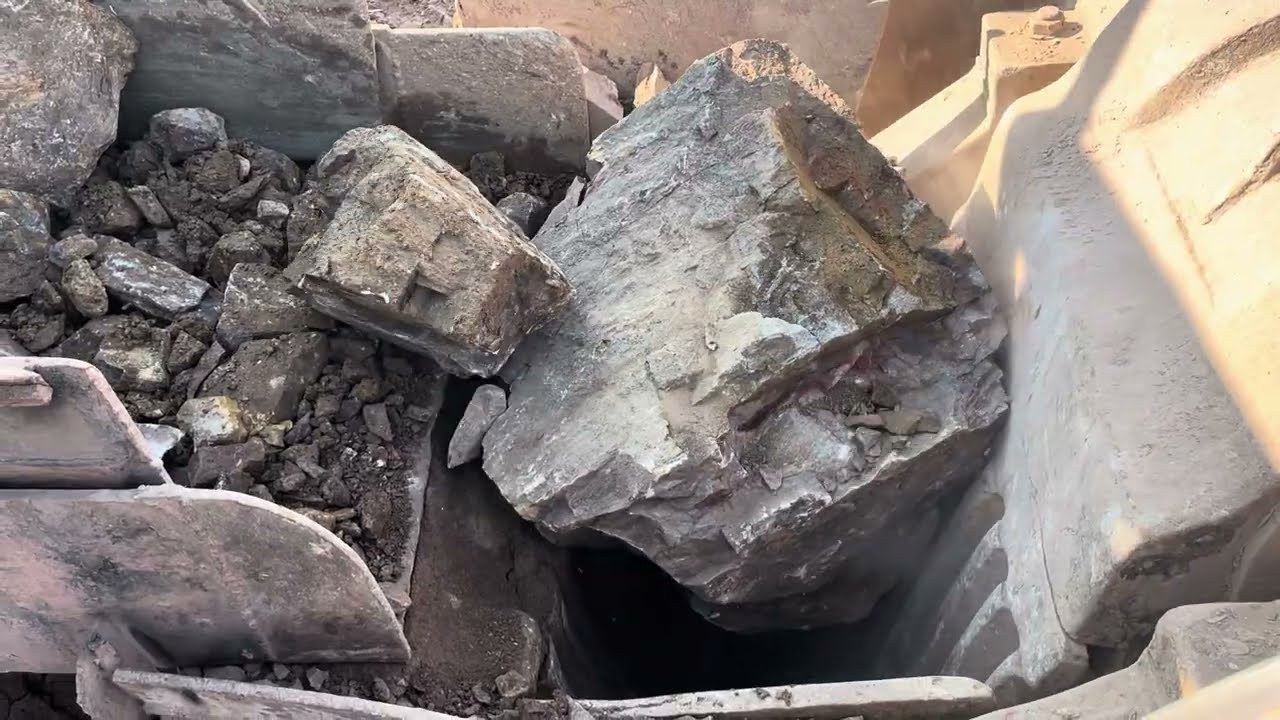 BIG ROCK 🪨 Crusher Machine - FULL Powerfull Process A Giant in Action-Big Rock Crushing