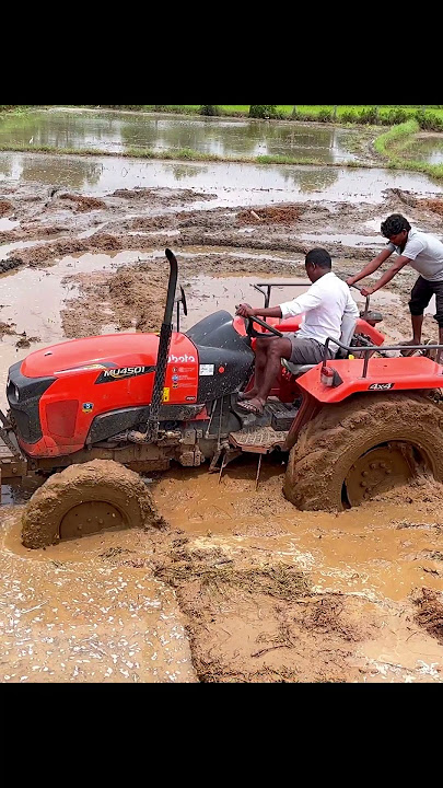 Kubota tractor working in mud #shorts #tractor #kubota