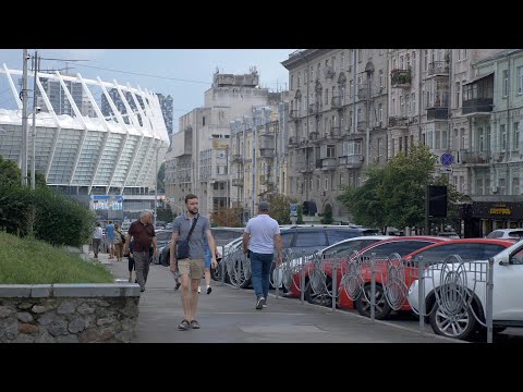 Украинцы просят Владимира Зеленского отменить запрет на выезд мужчин из страны