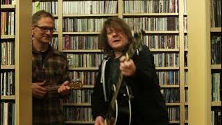 Dave Pirner clowns around with Jim McGuinn