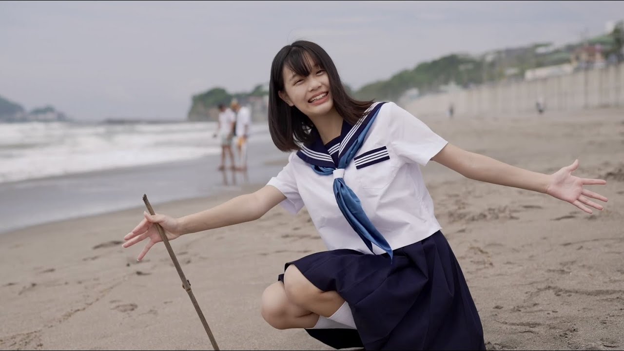 江ノ電・鎌倉高校前駅の海岸でポートレートモデル撮影テイク2の様子です。モデルは姫華