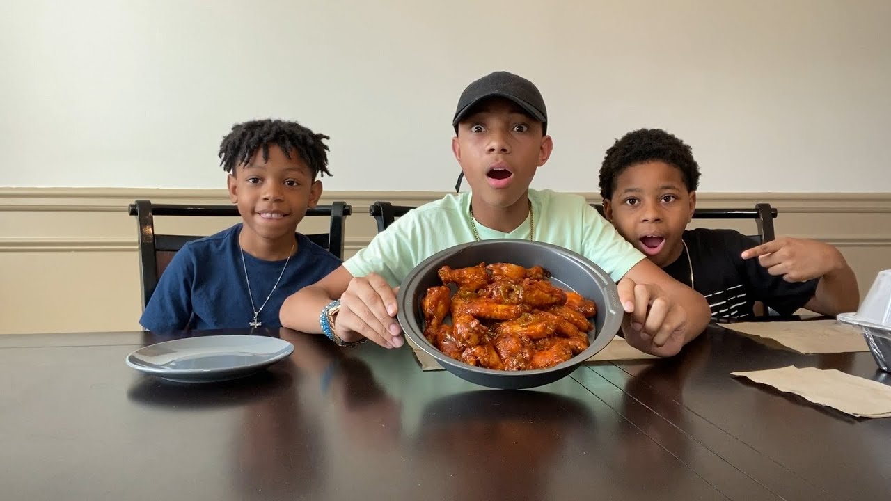 The Eatery - Hot Wing Challenge Mukbang with The Family!!