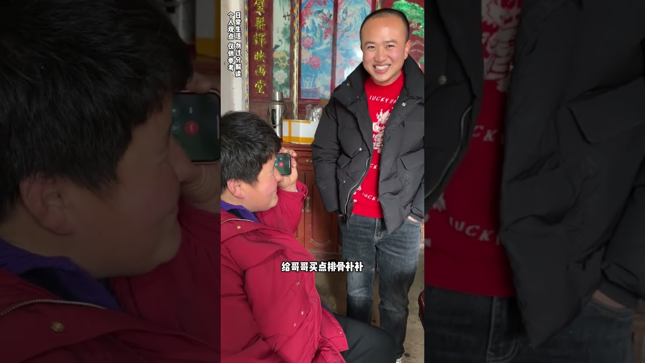 上次兰姐说他的胶鞋破了，干活的时候都浸透了，今天买了胶鞋给兰姐送来。#记录真实生活 #农村生活