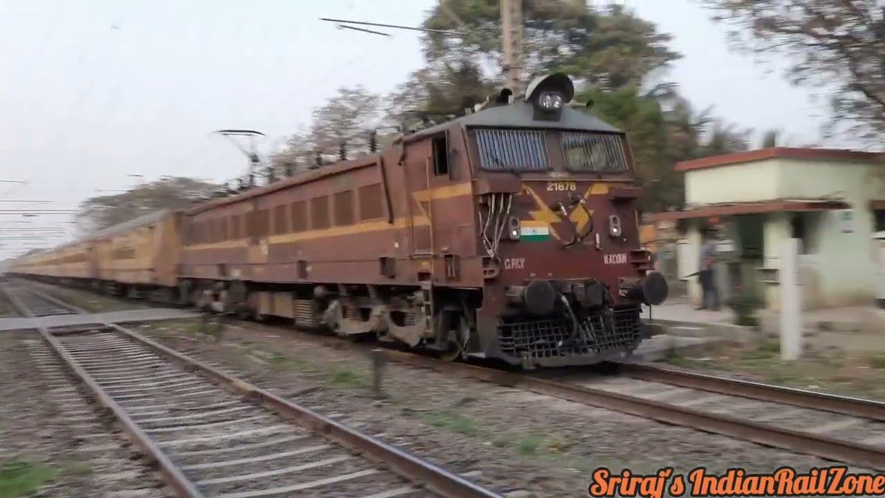 17618 Nanded - Mumbai CSMT Tapovan Express Arriving At Outskirts Of Devlali Railway Station...!