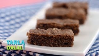 Chocolate walnut slice, dark and condensed milk, interspersed with
crunchy pieces of walnuts, baked to perfection, makes a wonderful
dessert! r...