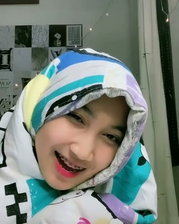 STORY WA CEWE CANTIK NGINGETIN BUAT TIDUR