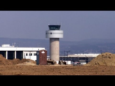 Alternative zum BER? - Flughafen Kassel-Calden | SPIEGEL TV