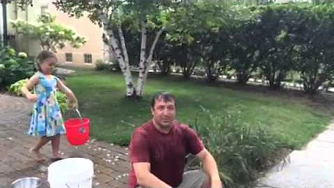 Twins broadcaster Kris Atteberry accepts the ALS I...
