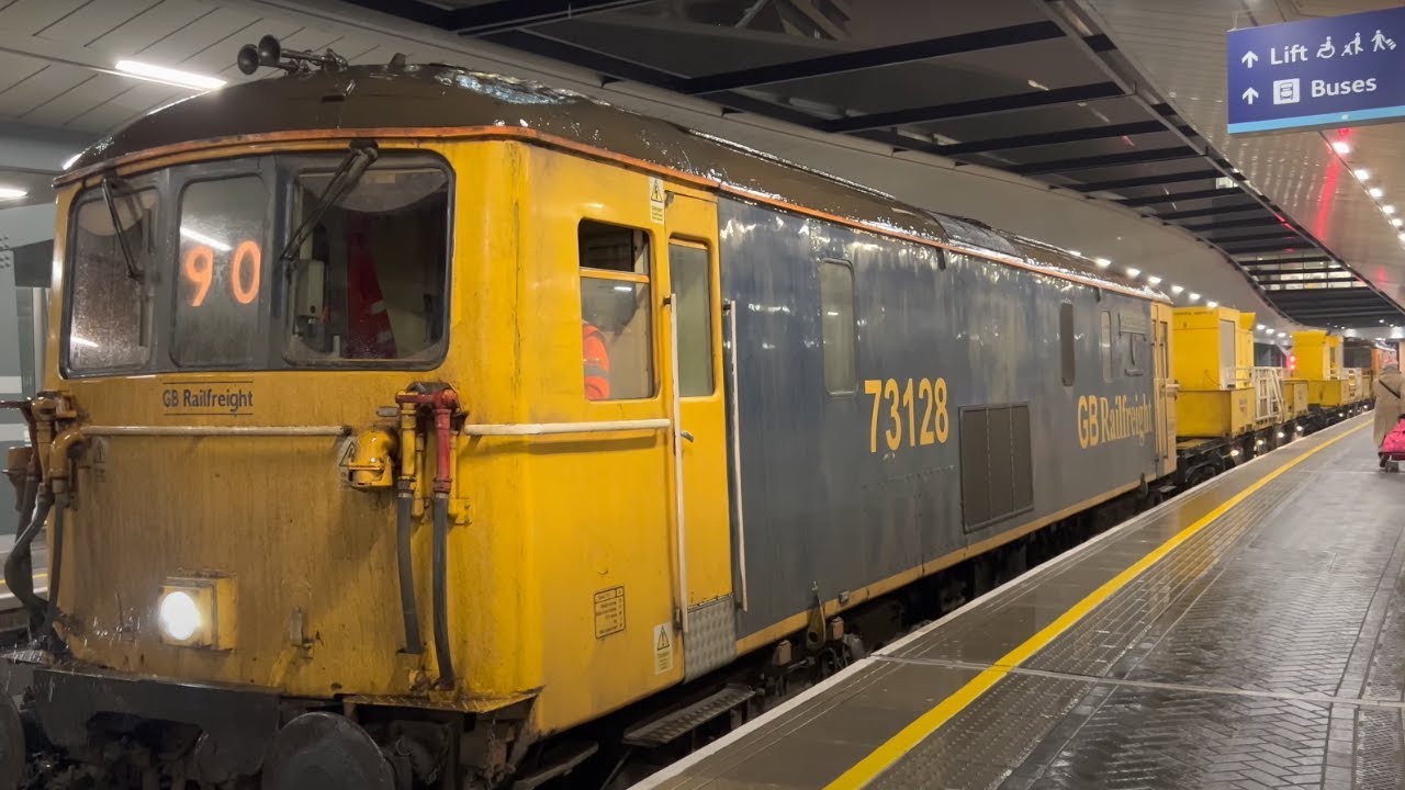 *RARE SIGHTING* of The 73128 GB Railfreight Train at LONDON BRIDGE ...