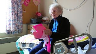 Veterans read valentines from students