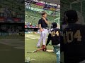 蜂に🐝刺される吉田正尚!#Shorts