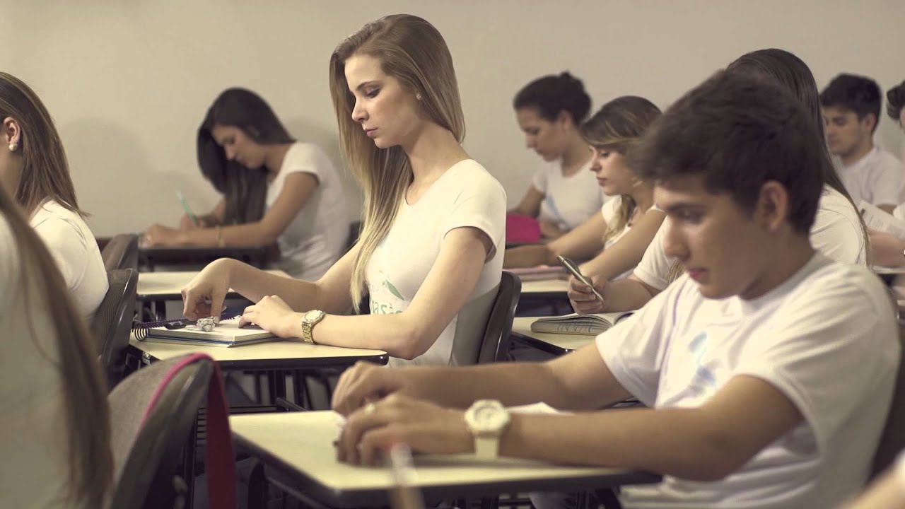 Para quem Gustavo Mioto escreveu 'Impressionando os Anjos'?
